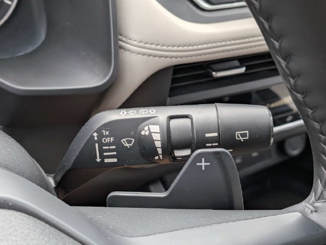 Used 2025 Nissan Rogue SV FWD image 24