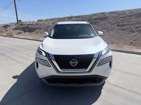 Certified 2023 Nissan Rogue SV FWD image 2