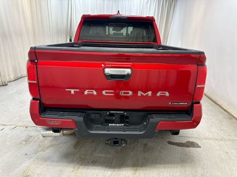 Used 2025 Toyota Tacoma Limited AWD/4WD image 9