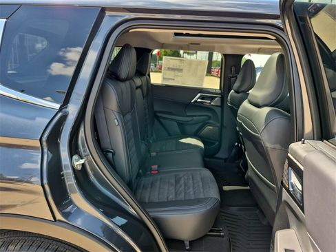 New 2025 Mitsubishi Outlander SE image 80