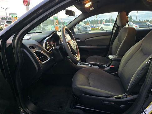 Used 2014 Dodge Avenger SE image 8