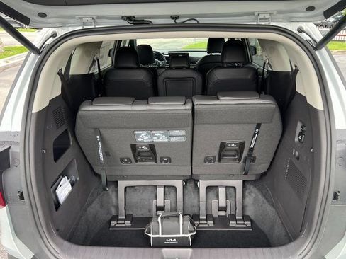 New 2026 Kia Carnival SX w/ SX Dark Edition Package FWD image 11