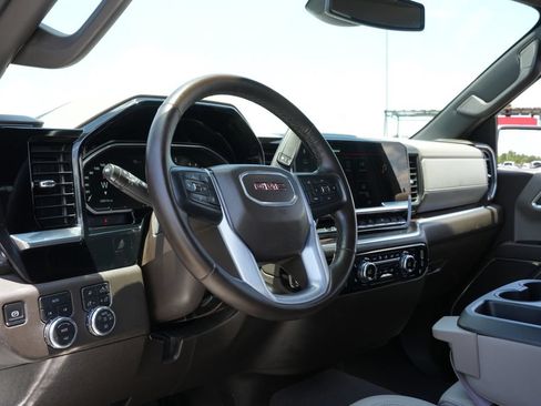 Used 2026 GMC Sierra 1500 SLT AWD/4WD image 15