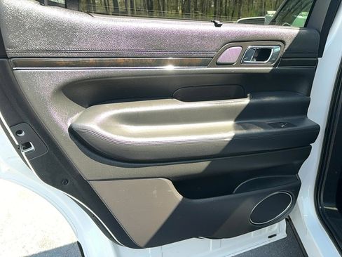 Used 2018 Lincoln MKT AWD w/ Technology Package image 13