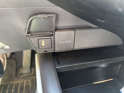 Used 2024 Toyota Camry SE image 6