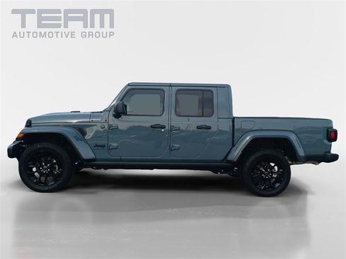 Used 2025 Jeep Gladiator Sport image 4