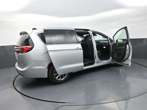 New 2026 Chrysler Pacifica Select image 32
