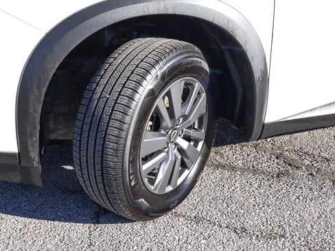 Used 2025 Nissan Pathfinder SV image 17