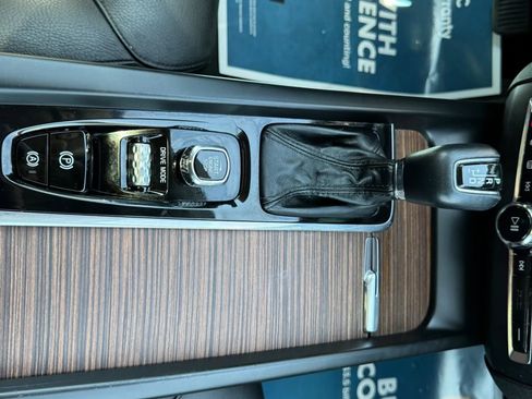 Used 2021 Volvo XC60 T5 Momentum w/ Premium Package FWD image 27