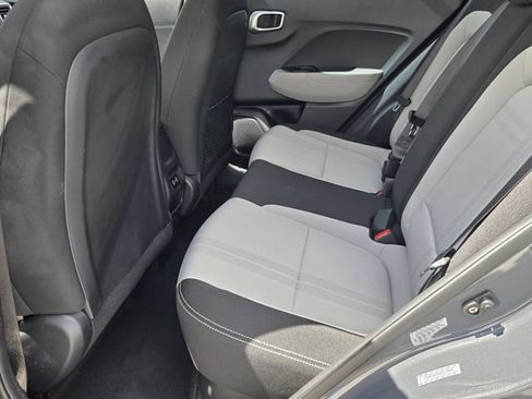 Used 2024 Hyundai Venue SEL FWD image 11