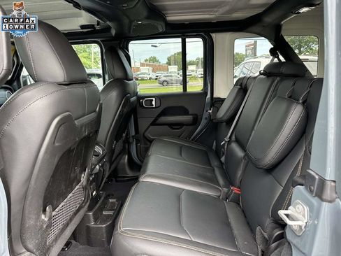 Used 2024 Jeep Wrangler Unlimited Sahara w/ Technology Group AWD/4WD image 10