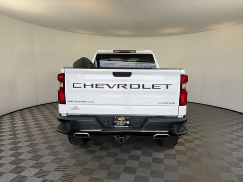 Used 2019 Chevrolet Silverado 1500 Custom Trail Boss w/ Custom Convenience Package image 9