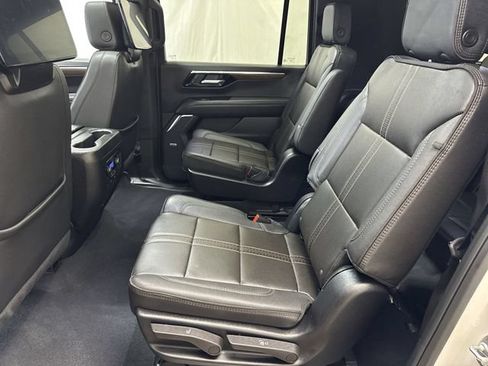 Certified 2025 Chevrolet Suburban High Country AWD/4WD image 13