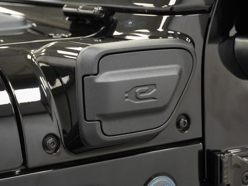 Used 2023 Jeep Wrangler Unlimited Rubicon 4xe AWD/4WD image 57