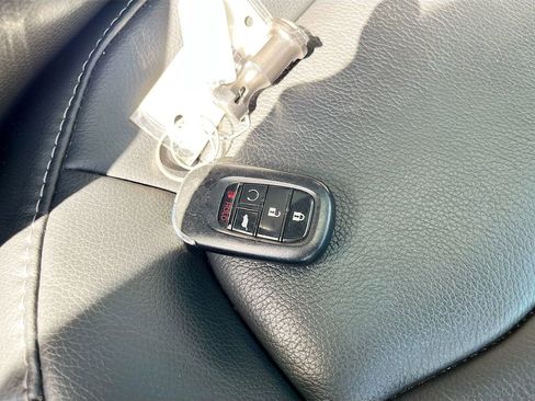 Used 2025 Honda Pilot Touring image 36