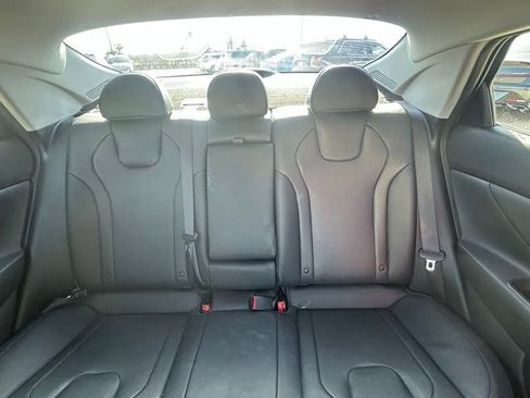 Used 2023 Hyundai Elantra Limited image 19