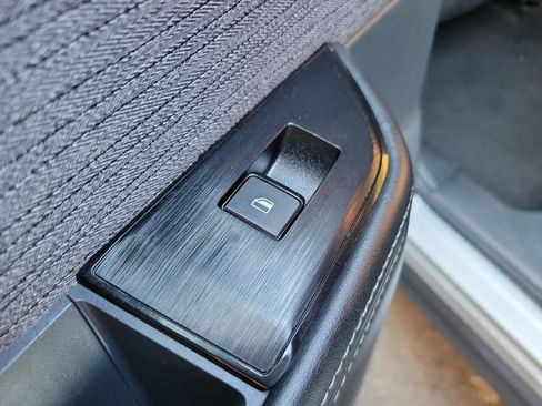 Used 2023 Nissan Rogue SV FWD image 19