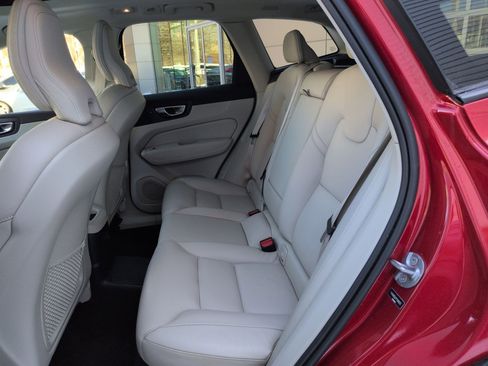 Certified 2023 Volvo XC60 T8 Plus image 28