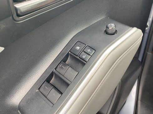 Used 2022 Toyota Highlander LE AWD/4WD image 22