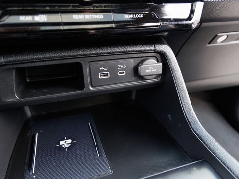 Used 2024 Honda Pilot Touring image 23