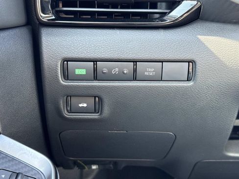 Used 2025 Nissan Sentra SR w/ SR Premium Package FWD image 14