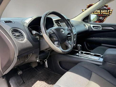 Used 2017 Nissan Pathfinder SV FWD image 17