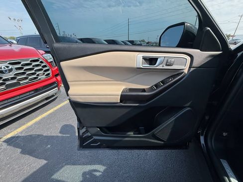 Used 2020 Ford Explorer Limited RWD image 11