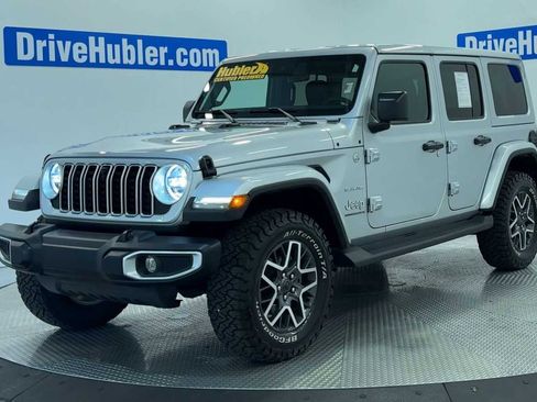 Used 2024 Jeep Wrangler Unlimited Sahara w/ Technology Group AWD/4WD image 3