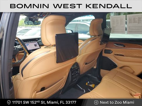 Used 2023 Jeep Grand Cherokee Summit image 18