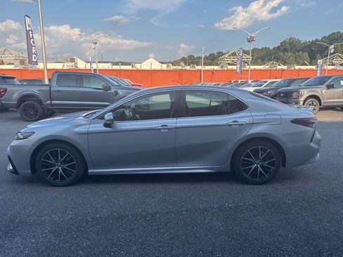 Used 2023 Toyota Camry SE image 6