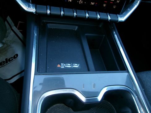 Used 2025 GMC Acadia Elevation image 16