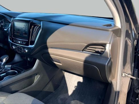 Used 2021 Chevrolet Traverse LT FWD image 18