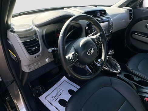 Used 2014 Kia Soul + w/ Primo Package FWD image 9