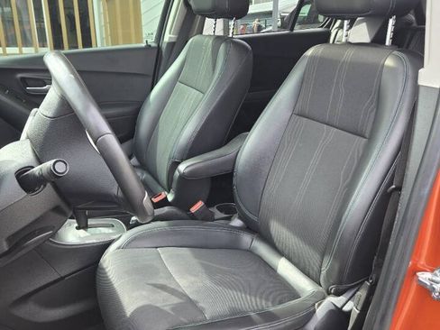 Used 2015 Chevrolet Trax LT w/ LT Sun and Sound Package AWD/4WD image 8