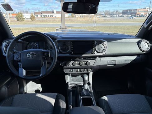 Used 2023 Toyota Tacoma TRD Sport AWD/4WD image 11
