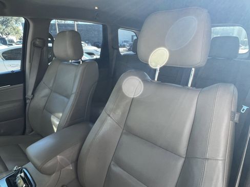 Used 2018 Jeep Grand Cherokee Limited image 18