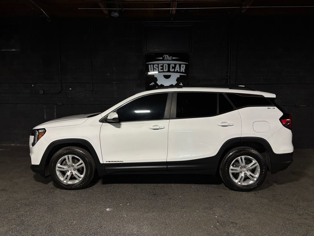 Used 2023 GMC Terrain SLE w/ Driver Convenience Package AWD/4WD image 3
