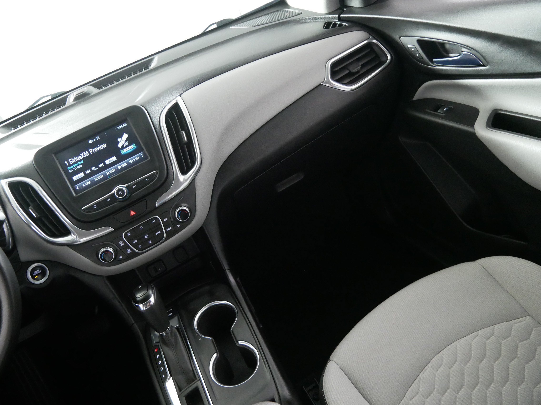 Used 2018 Chevrolet Equinox LT w/ LPO, Floor Liner Package AWD/4WD image 11