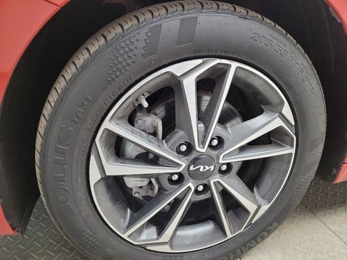 Used 2023 Kia Forte LXS image 31