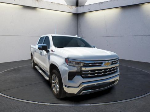 Used 2023 Chevrolet Silverado 1500 LTZ AWD/4WD image 2