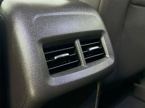 Used 2022 Chevrolet Equinox LT image 24