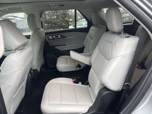 Certified 2025 Ford Explorer Platinum w/ LUX Leather Package AWD/4WD image 10