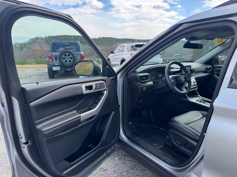 Used 2024 Ford Explorer XLT w/ Equipment Group 202A image 12