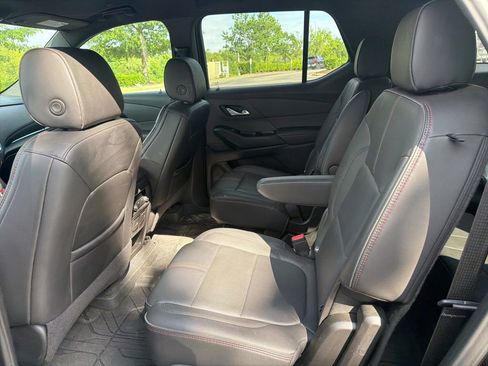 Used 2023 Chevrolet Traverse RS FWD image 10