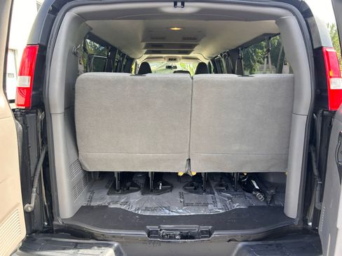 Used 2017 Chevrolet Express 3500 LT w/ LT Preferred Equipment Group RWD image 24