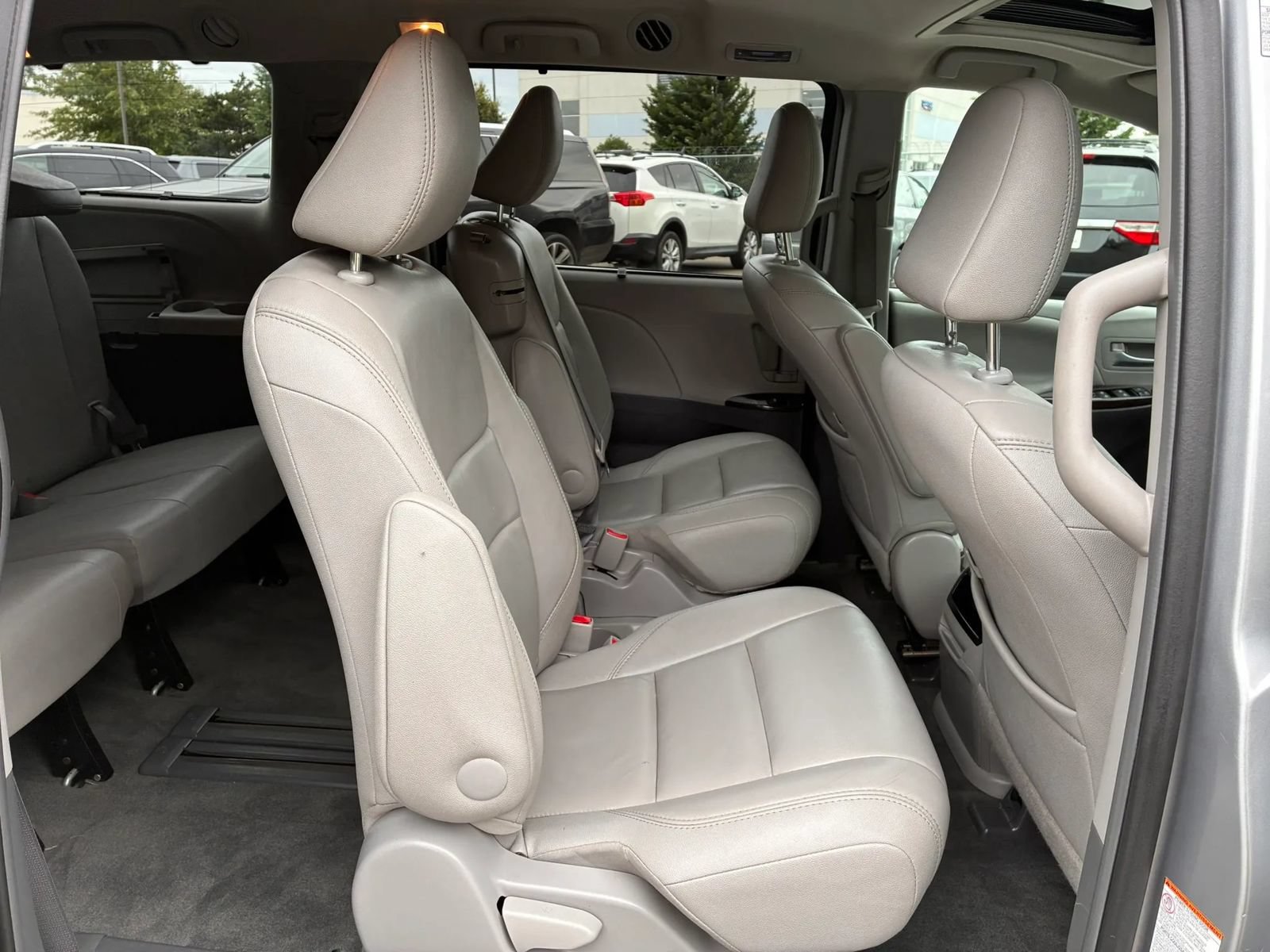 Used 2015 Toyota Sienna XLE FWD image 38
