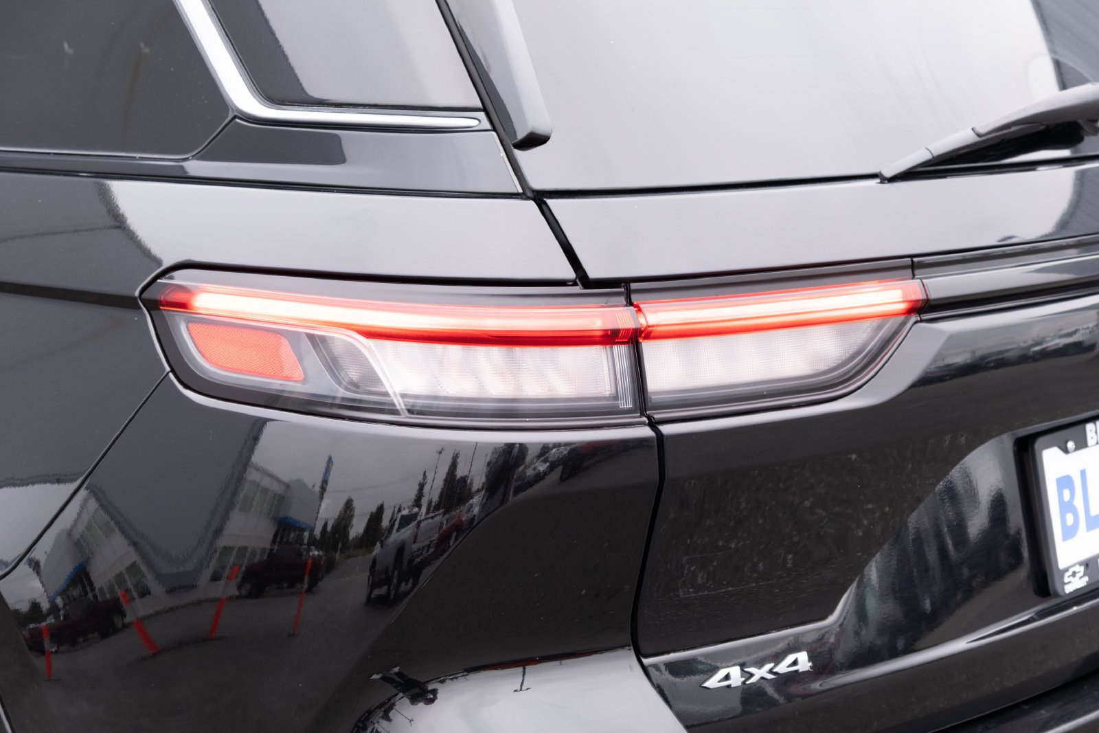 Used 2022 Jeep Grand Cherokee Summit AWD/4WD image 30