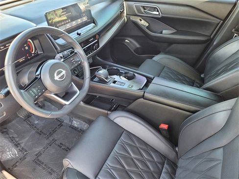 Used 2024 Nissan Rogue Platinum w/ Platinum Premium Package image 9