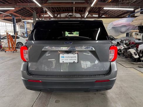 Used 2022 Ford Explorer XLT AWD/4WD image 3