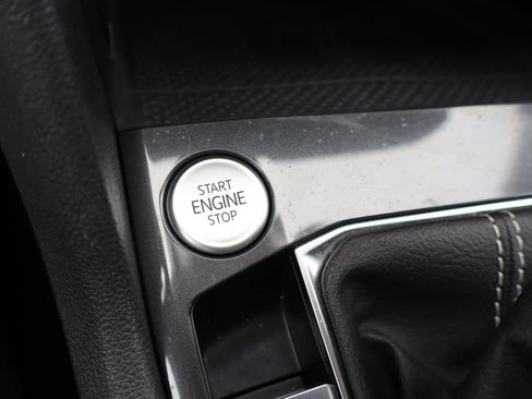 Used 2022 Volkswagen Tiguan SE AWD/4WD image 17